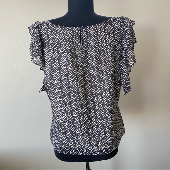 NEW - Beautiful Ruffled Top - Picture 3 of 7